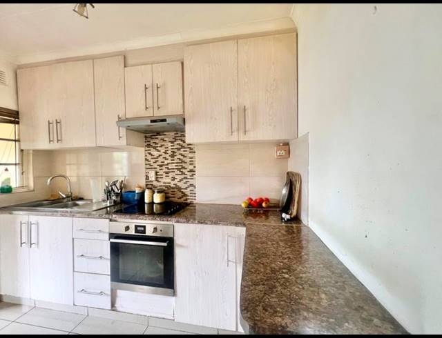 3 BEDROOM TOWNHOUSE FOR SALE IN LINCOLN MEADE